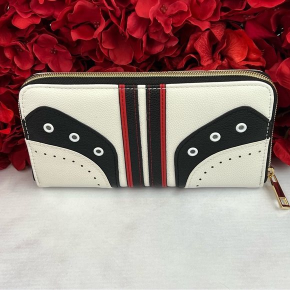 Harley Quinn Suicide Squad Property of the Joker White Clutch Purse - Picture 12 of 16